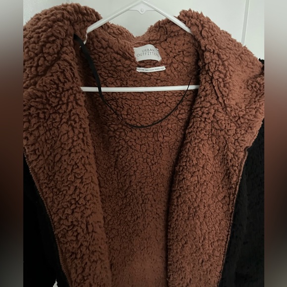 Urban Outfitters Carmella Reversible Hooded Teddy Jacket - Picture 4 of 4